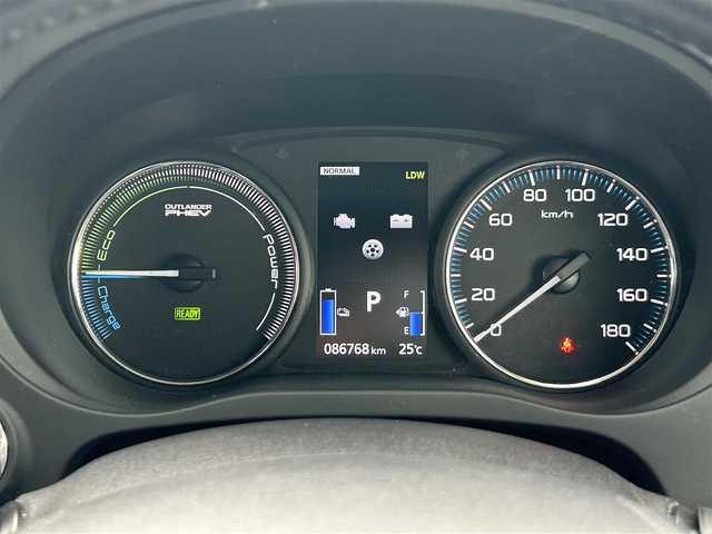 三菱 アウトランダー ＰＨＥＶ G セーフティパッケージ 岡山県 2017(平29)年 8.7万km アメジストブラック 登録時走行距離86768km/社外9インチナビ/フルセグTV(AM.FM.CD.DVD.TV.BT)/バックカメラ/ETC/ドライブレコーダー/シートヒーター/ステアリングヒーター/衝突軽減ブレーキ/レーダークルーズコントロール/レーンキープアシスト/横滑り防止装置/オートライト/アイドリングストップ/AC100V/18インチ純正AW/純正フロアマット/プッシュスタート/スマートキー/急速充電ポート/充電ケーブル