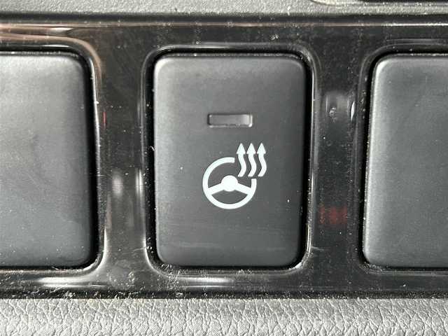 三菱 アウトランダー ＰＨＥＶ G セーフティパッケージ 岡山県 2017(平29)年 8.7万km アメジストブラック 登録時走行距離86768km/社外9インチナビ/フルセグTV(AM.FM.CD.DVD.TV.BT)/バックカメラ/ETC/ドライブレコーダー/シートヒーター/ステアリングヒーター/衝突軽減ブレーキ/レーダークルーズコントロール/レーンキープアシスト/横滑り防止装置/オートライト/アイドリングストップ/AC100V/18インチ純正AW/純正フロアマット/プッシュスタート/スマートキー/急速充電ポート/充電ケーブル