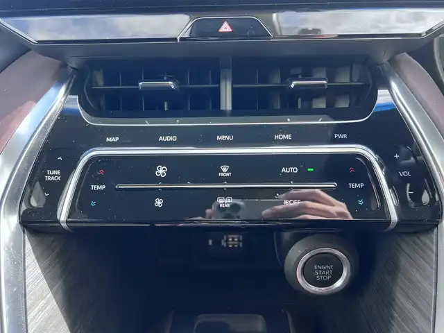 トヨタ ハリアー Z 岩手県 2022(令4)年 3.9万km ホワイトパールクリスタルシャイン ワンオーナー/純正12.3インチナビ/AM/FM/Bluetooth/フルセグTV(テレビキャンセラー有)/JBLプレミアムサウンドシステム/バックカメラ/全方位カメラ/電動リアゲート/ETC2.0/前後ドライブレコーダー/レーダークルーズコントロール/デジタルインナーミラー/ヘッドアップディスプレイ/ブラインドスポットモニター/衝突被害軽減ブレーキ/レーンキープアシスト/横滑り防止装置/D席パワーシート/オートライト/オートハイビーム/LEDヘッドライト/フォグランプ/スマートキー/プッシュスタート/電動格納ミラー/純正19インチAW/純正フロアマット/純正ドアバイザー/保証書/取扱説明書