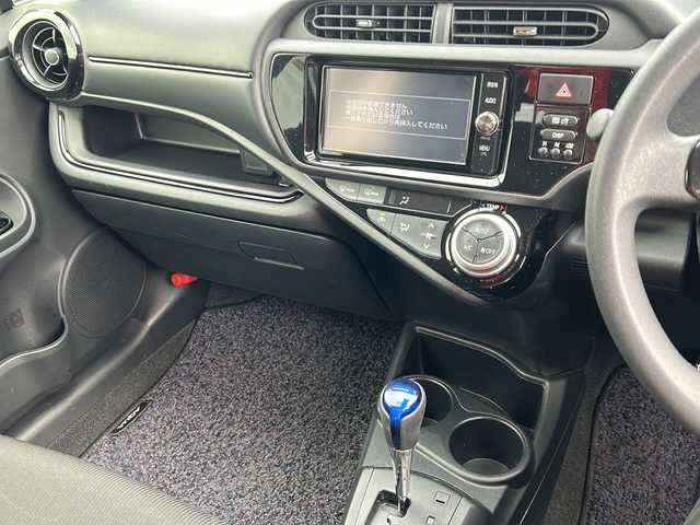 トヨタ アクア S スタイルブラック 岐阜県 2017(平29)年 5.6万km ブラックマイカ 登録時走行距離55604km/純正ナビ/バックモニター/フルセグテレビ/Blue tooth・CD・DVD・SDミュージックサーバー/トヨタセーフティー/レーンキープアシスト/LEDヘッドライト/オートマチックハイビーム/オートライト/社外15アルミ/プッシュスタート/スマートキー/オートエアコン/禁煙車