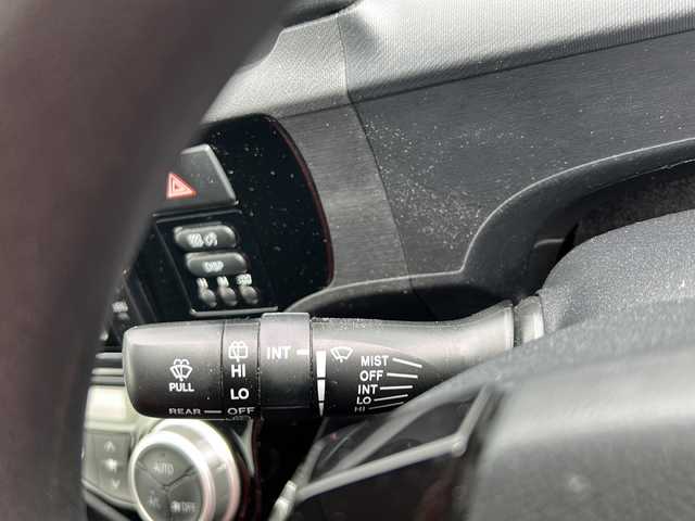 トヨタ アクア S スタイルブラック 岐阜県 2017(平29)年 5.6万km ブラックマイカ 登録時走行距離55604km/純正ナビ/バックモニター/フルセグテレビ/Blue tooth・CD・DVD・SDミュージックサーバー/トヨタセーフティー/レーンキープアシスト/LEDヘッドライト/オートマチックハイビーム/オートライト/社外15アルミ/プッシュスタート/スマートキー/オートエアコン/禁煙車