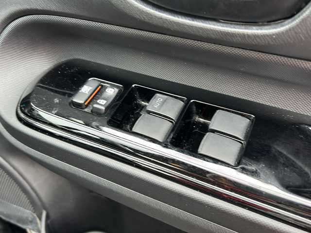 トヨタ アクア S スタイルブラック 岐阜県 2017(平29)年 5.6万km ブラックマイカ 登録時走行距離55604km/純正ナビ/バックモニター/フルセグテレビ/Blue tooth・CD・DVD・SDミュージックサーバー/トヨタセーフティー/レーンキープアシスト/LEDヘッドライト/オートマチックハイビーム/オートライト/社外15アルミ/プッシュスタート/スマートキー/オートエアコン/禁煙車