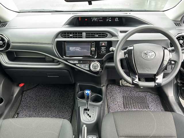 トヨタ アクア S スタイルブラック 岐阜県 2017(平29)年 5.6万km ブラックマイカ 登録時走行距離55604km/純正ナビ/バックモニター/フルセグテレビ/Blue tooth・CD・DVD・SDミュージックサーバー/トヨタセーフティー/レーンキープアシスト/LEDヘッドライト/オートマチックハイビーム/オートライト/社外15アルミ/プッシュスタート/スマートキー/オートエアコン/禁煙車