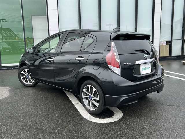 トヨタ アクア S スタイルブラック 岐阜県 2017(平29)年 5.6万km ブラックマイカ 登録時走行距離55604km/純正ナビ/バックモニター/フルセグテレビ/Blue tooth・CD・DVD・SDミュージックサーバー/トヨタセーフティー/レーンキープアシスト/LEDヘッドライト/オートマチックハイビーム/オートライト/社外15アルミ/プッシュスタート/スマートキー/オートエアコン/禁煙車