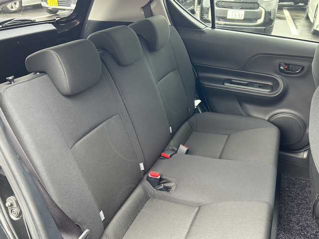 トヨタ アクア S スタイルブラック 岐阜県 2017(平29)年 5.6万km ブラックマイカ 登録時走行距離55604km/純正ナビ/バックモニター/フルセグテレビ/Blue tooth・CD・DVD・SDミュージックサーバー/トヨタセーフティー/レーンキープアシスト/LEDヘッドライト/オートマチックハイビーム/オートライト/社外15アルミ/プッシュスタート/スマートキー/オートエアコン/禁煙車