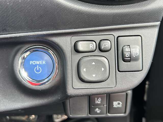 トヨタ アクア S スタイルブラック 岐阜県 2017(平29)年 5.6万km ブラックマイカ 登録時走行距離55604km/純正ナビ/バックモニター/フルセグテレビ/Blue tooth・CD・DVD・SDミュージックサーバー/トヨタセーフティー/レーンキープアシスト/LEDヘッドライト/オートマチックハイビーム/オートライト/社外15アルミ/プッシュスタート/スマートキー/オートエアコン/禁煙車