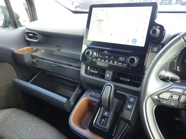 トヨタ シエンタ ハイブリッド Z 千葉県 2023(令5)年 2.2万km アーバンカーキ 185/65R15/Toyota Safety Sense/・プリクラッシュセーフティ/・レーンディパーチャーアラート/・オートハイビーム/・レーダークルーズコントロール/・ブラインドスポットモニター/・RCTA（リヤクロストラフィックアラート）/両側パワースライドドア/純正コネクティッドナビ/地デジTV/【Bluetooth接続】/パノラミックビューモニター/前席シートヒーター/革巻きステアリング/ステアリングヒーター/ステアリングスイッチ/ETC/LEDヘッドライト/ウインカーミラー/クリアランスソナー/純正15インチアルミホイル/サイド/カーテンエアバッグ/スマートキー