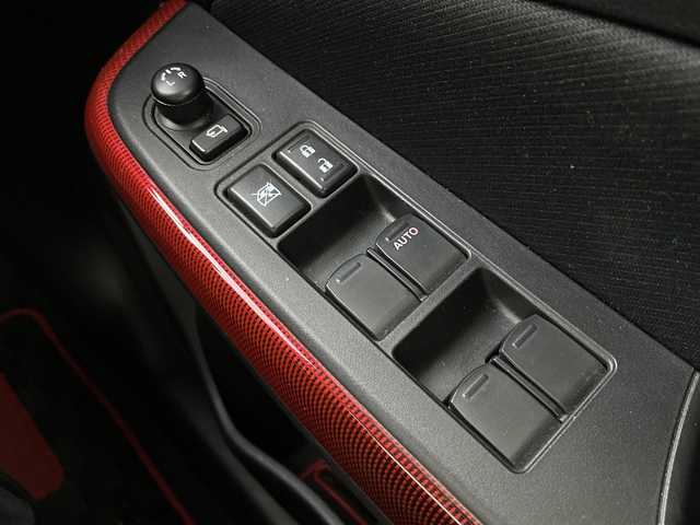 スズキ スイフト スポーツ 茨城県 2020(令2)年 6.7万km プレミアムシルバーメタリック 社外ナビ　フルセグTV　Bluetooth　CD/DVD　パノラミックビューモニター　シートヒーター　純正17インチアルミホイール　純正フロアマット　LEDヘッドライト