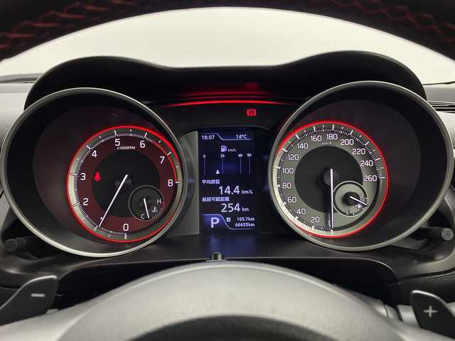 スズキ スイフト スポーツ 茨城県 2020(令2)年 6.7万km プレミアムシルバーメタリック 社外ナビ　フルセグTV　Bluetooth　CD/DVD　パノラミックビューモニター　シートヒーター　純正17インチアルミホイール　純正フロアマット　LEDヘッドライト