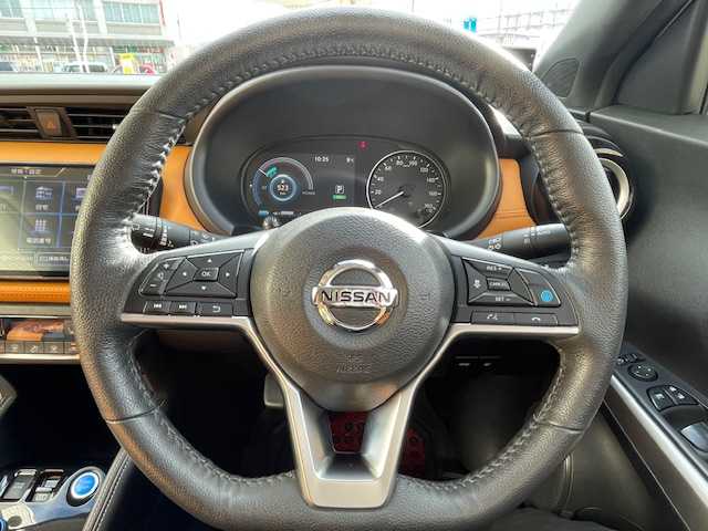 日産 キックス X ツートーンインテリアED 青森県 2020(令2)年 9.9万km ブリリアントホワイトパール e-POWER/日産オリジナルナビゲーション（フルセグ/RADIO/BT）/全方位カメラ/バックカメラ/フロントカメラ/プロパイロット/ドライブレコーダー/インテリジェントミラー/レーダークルーズコントロール/2トーンレザーシート/ブレーキホールド/ハンドルヒーター/社外スタッドレスタイヤ車載/スマートキー/ビルトインETC/LEDヘッドライト/取扱説明書/保証書/ナビ説明書