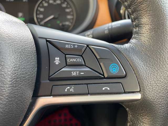 日産 キックス X ツートーンインテリアED 青森県 2020(令2)年 9.9万km ブリリアントホワイトパール e-POWER/日産オリジナルナビゲーション（フルセグ/RADIO/BT）/全方位カメラ/バックカメラ/フロントカメラ/プロパイロット/ドライブレコーダー/インテリジェントミラー/レーダークルーズコントロール/2トーンレザーシート/ブレーキホールド/ハンドルヒーター/社外スタッドレスタイヤ車載/スマートキー/ビルトインETC/LEDヘッドライト/取扱説明書/保証書/ナビ説明書