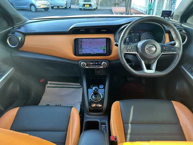 日産 キックス X ツートーンインテリアED 福岡県 2020(令2)年 9.9万km ブリリアントホワイトパール 純正９インチナビ/　（AM/FM/iPod/SD/USB/BT/CD/DVD/TV）/アラウンドビュー/ドライブレコーダー（前後）/デジタルインナーミラー/シートヒーター（D席＋N席）/ヒートステアリング/ETC/プロパイロット/　・クルーズコントロール/　・レーンキープアシスト/　・衝突軽減ブレーキ/オートホールド/電動パーキングブレーキ/ステアリングスイッチ/フォグランプ/プッシュスタート/電格ミラー