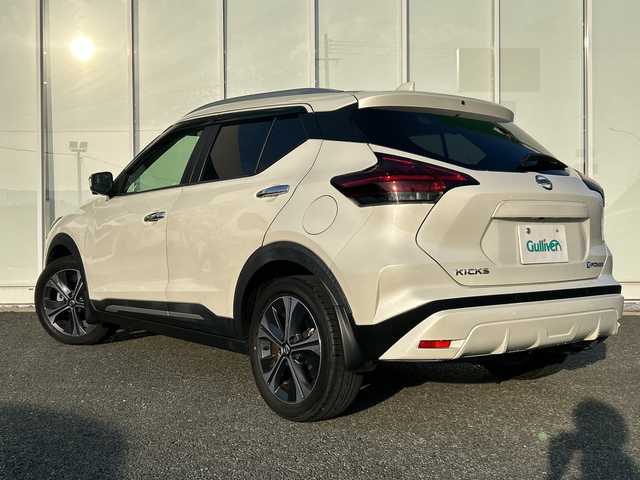 日産 キックス X ツートーンインテリアED 福岡県 2020(令2)年 9.9万km ブリリアントホワイトパール 純正９インチナビ/　（AM/FM/iPod/SD/USB/BT/CD/DVD/TV）/アラウンドビュー/ドライブレコーダー（前後）/デジタルインナーミラー/シートヒーター（D席＋N席）/ヒートステアリング/ETC/プロパイロット/　・クルーズコントロール/　・レーンキープアシスト/　・衝突軽減ブレーキ/オートホールド/電動パーキングブレーキ/ステアリングスイッチ/フォグランプ/プッシュスタート/電格ミラー
