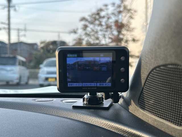 日産 キックス X ツートーンインテリアED 福岡県 2020(令2)年 9.9万km ブリリアントホワイトパール 純正９インチナビ/　（AM/FM/iPod/SD/USB/BT/CD/DVD/TV）/アラウンドビュー/ドライブレコーダー（前後）/デジタルインナーミラー/シートヒーター（D席＋N席）/ヒートステアリング/ETC/プロパイロット/　・クルーズコントロール/　・レーンキープアシスト/　・衝突軽減ブレーキ/オートホールド/電動パーキングブレーキ/ステアリングスイッチ/フォグランプ/プッシュスタート/電格ミラー