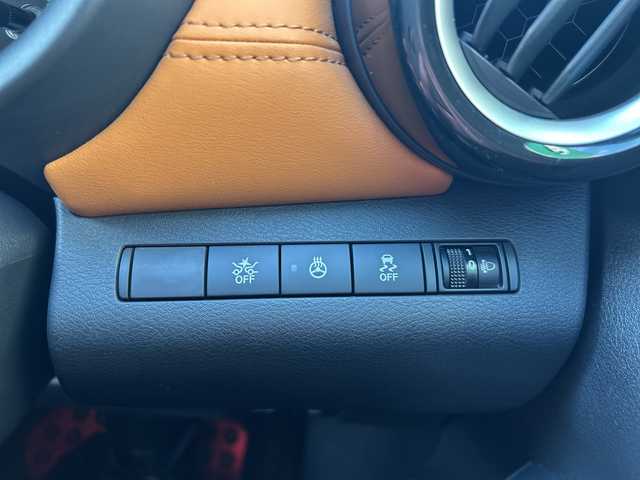 日産 キックス X ツートーンインテリアED 福岡県 2020(令2)年 9.9万km ブリリアントホワイトパール 純正９インチナビ/　（AM/FM/iPod/SD/USB/BT/CD/DVD/TV）/アラウンドビュー/ドライブレコーダー（前後）/デジタルインナーミラー/シートヒーター（D席＋N席）/ヒートステアリング/ETC/プロパイロット/　・クルーズコントロール/　・レーンキープアシスト/　・衝突軽減ブレーキ/オートホールド/電動パーキングブレーキ/ステアリングスイッチ/フォグランプ/プッシュスタート/電格ミラー