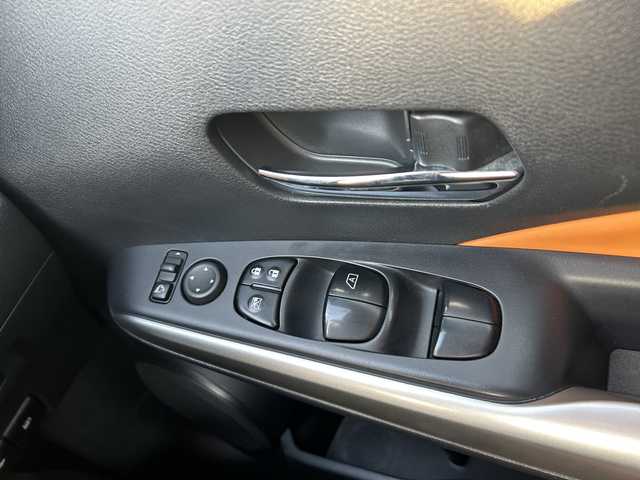 日産 キックス X ツートーンインテリアED 福岡県 2020(令2)年 9.9万km ブリリアントホワイトパール 純正９インチナビ/　（AM/FM/iPod/SD/USB/BT/CD/DVD/TV）/アラウンドビュー/ドライブレコーダー（前後）/デジタルインナーミラー/シートヒーター（D席＋N席）/ヒートステアリング/ETC/プロパイロット/　・クルーズコントロール/　・レーンキープアシスト/　・衝突軽減ブレーキ/オートホールド/電動パーキングブレーキ/ステアリングスイッチ/フォグランプ/プッシュスタート/電格ミラー