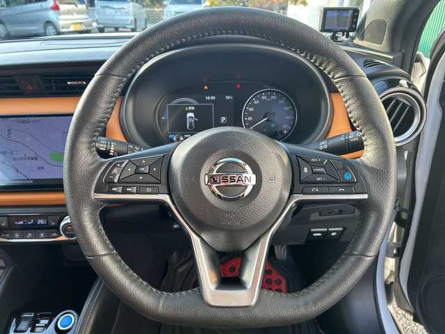 日産 キックス X ツートーンインテリアED 福岡県 2020(令2)年 9.9万km ブリリアントホワイトパール 純正９インチナビ/　（AM/FM/iPod/SD/USB/BT/CD/DVD/TV）/アラウンドビュー/ドライブレコーダー（前後）/デジタルインナーミラー/シートヒーター（D席＋N席）/ヒートステアリング/ETC/プロパイロット/　・クルーズコントロール/　・レーンキープアシスト/　・衝突軽減ブレーキ/オートホールド/電動パーキングブレーキ/ステアリングスイッチ/フォグランプ/プッシュスタート/電格ミラー