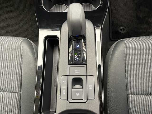 トヨタ プリウス X 長野県 2023(令5)年 3.4万km スーパーホワイトⅡ 4WD/純正ナビ/（フルセグ/Bluetooth/AppleCarPlay/AndroidAuto)/バックカメラ/トヨタセーフティーセンス/・プリクラッシュセーフティ/・レーンキープアシスト/・レーンディパーチャーアラート/・プロアクティブドライビングアシスト/・リヤクロストラフィックアラート/レーダークルーズコントロール/ETC2.0/LEDヘッドライト/LEDフォグ/スマートキー