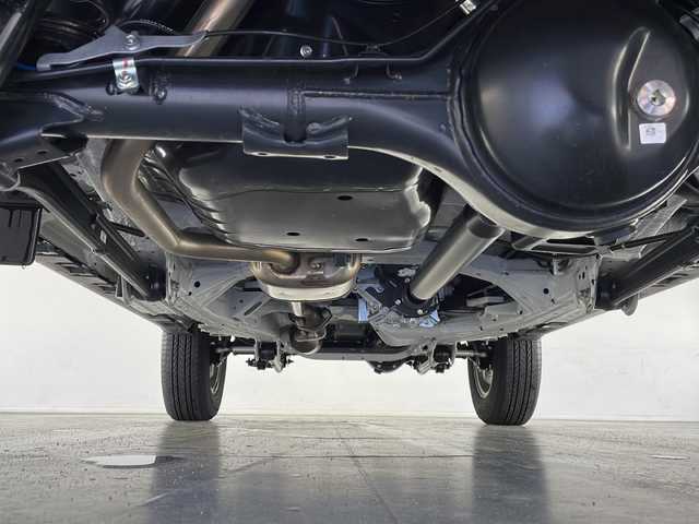 スズキ ジムニー ノマド FC 長野県 2025(令7)年 0.4万km アークティックホワイトパール 4WD/衝突軽減ブレーキ/車線逸脱防止/レーダークルーズコントロール/コーナーセンサー/前席シートヒーター/LEDヘッドライト/ダウンヒルアシストコントロール/ヒーテッドドアミラー/ヘッドライトレベライザー/ヘッドライトウォッシャー/オートライト/アイドリングストップ/プッシュスタート/スマートキー/スペアキー