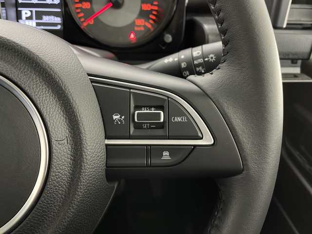 スズキ ジムニー ノマド FC 長野県 2025(令7)年 0.4万km アークティックホワイトパール 4WD/衝突軽減ブレーキ/車線逸脱防止/レーダークルーズコントロール/コーナーセンサー/前席シートヒーター/LEDヘッドライト/ダウンヒルアシストコントロール/ヒーテッドドアミラー/ヘッドライトレベライザー/ヘッドライトウォッシャー/オートライト/アイドリングストップ/プッシュスタート/スマートキー/スペアキー