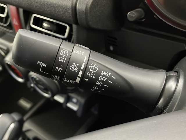 スズキ ジムニー ノマド FC 長野県 2025(令7)年 0.4万km アークティックホワイトパール 4WD/衝突軽減ブレーキ/車線逸脱防止/レーダークルーズコントロール/コーナーセンサー/前席シートヒーター/LEDヘッドライト/ダウンヒルアシストコントロール/ヒーテッドドアミラー/ヘッドライトレベライザー/ヘッドライトウォッシャー/オートライト/アイドリングストップ/プッシュスタート/スマートキー/スペアキー