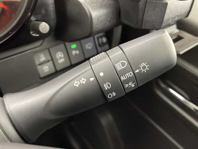 スズキ ジムニー ノマド FC 長野県 2025(令7)年 0.4万km アークティックホワイトパール 4WD/衝突軽減ブレーキ/車線逸脱防止/レーダークルーズコントロール/コーナーセンサー/前席シートヒーター/LEDヘッドライト/ダウンヒルアシストコントロール/ヒーテッドドアミラー/ヘッドライトレベライザー/ヘッドライトウォッシャー/オートライト/アイドリングストップ/プッシュスタート/スマートキー/スペアキー