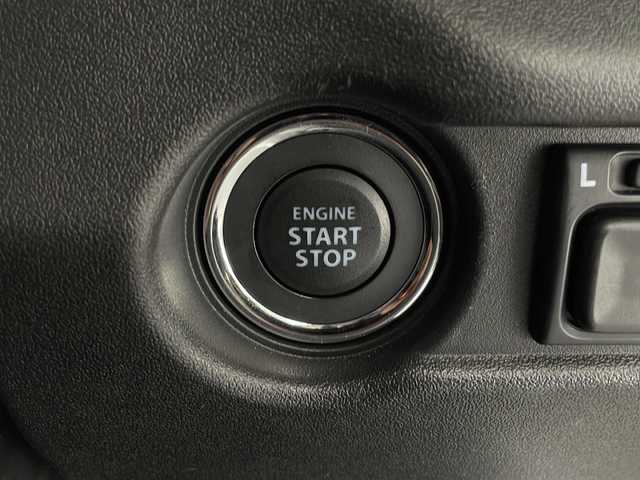 スズキ ジムニー ノマド FC 長野県 2025(令7)年 0.4万km アークティックホワイトパール 4WD/衝突軽減ブレーキ/車線逸脱防止/レーダークルーズコントロール/コーナーセンサー/前席シートヒーター/LEDヘッドライト/ダウンヒルアシストコントロール/ヒーテッドドアミラー/ヘッドライトレベライザー/ヘッドライトウォッシャー/オートライト/アイドリングストップ/プッシュスタート/スマートキー/スペアキー