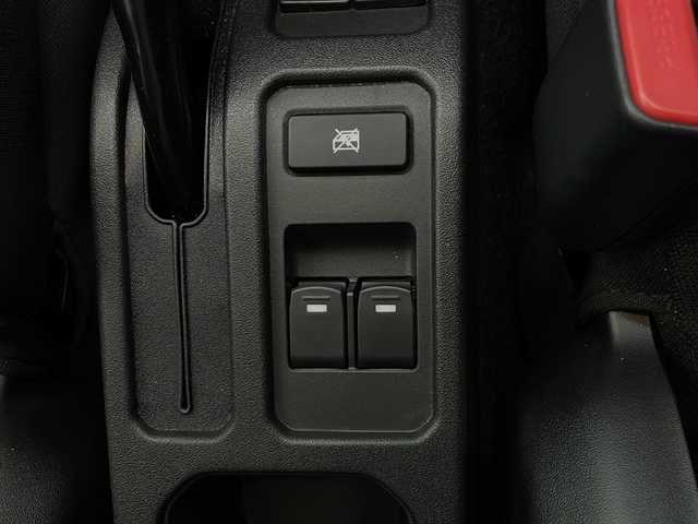 スズキ ジムニー ノマド FC 長野県 2025(令7)年 0.4万km アークティックホワイトパール 4WD/衝突軽減ブレーキ/車線逸脱防止/レーダークルーズコントロール/コーナーセンサー/前席シートヒーター/LEDヘッドライト/ダウンヒルアシストコントロール/ヒーテッドドアミラー/ヘッドライトレベライザー/ヘッドライトウォッシャー/オートライト/アイドリングストップ/プッシュスタート/スマートキー/スペアキー