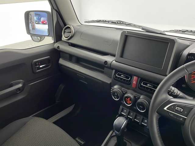 スズキ ジムニー ノマド FC 長野県 2025(令7)年 0.4万km アークティックホワイトパール 4WD/衝突軽減ブレーキ/車線逸脱防止/レーダークルーズコントロール/コーナーセンサー/前席シートヒーター/LEDヘッドライト/ダウンヒルアシストコントロール/ヒーテッドドアミラー/ヘッドライトレベライザー/ヘッドライトウォッシャー/オートライト/アイドリングストップ/プッシュスタート/スマートキー/スペアキー