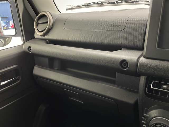 スズキ ジムニー ノマド FC 長野県 2025(令7)年 0.4万km アークティックホワイトパール 4WD/衝突軽減ブレーキ/車線逸脱防止/レーダークルーズコントロール/コーナーセンサー/前席シートヒーター/LEDヘッドライト/ダウンヒルアシストコントロール/ヒーテッドドアミラー/ヘッドライトレベライザー/ヘッドライトウォッシャー/オートライト/アイドリングストップ/プッシュスタート/スマートキー/スペアキー