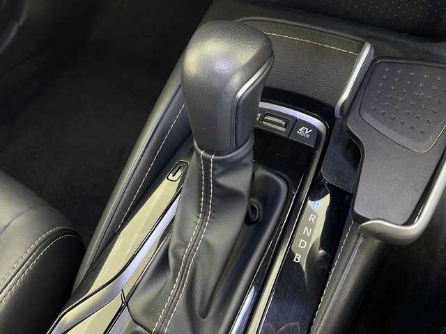 トヨタ カローラツーリング ハイブリッド ダブルバイビー 愛知県 2023(令5)年 3.4万km プラチナホワイトパールマイカ /禁煙車//モデリスタエアロ//純正10.25インチナビ//フルセグTV・AMFM・Bluetooth・USB//バックカメラ//ビルトインETC2.0//前後ドライブレコーダー(バックカメラ併用)//トヨタセーフティセンス//レーダークルーズコントロール//プロアクティブドライビングアシスト//前後クリアランスソナー//LEDヘッドライト//オートライト//フロントフォグランプ//合皮&レザテックシート//純正17インチアルミホイール//革巻きステアリング//ステアリングスイッチ//プッシュスタート//電動格納ミラー//イモビライザー