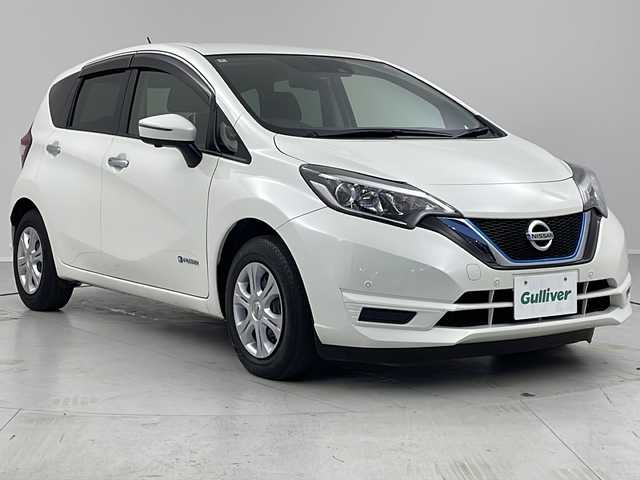 日産 ノート e－パワー X 茨城県 2018(平30)年 7.5万km ブリリアントホワイトパール デジタルインナーミラー　/純正ナビ　/全周囲カメラ　/フルセグＴＶ　/CD再生 /衝突被害軽減ブレーキ　/レーンキープアシスト　/コーナーセンサー　/ＥＴＣ /スマートキー /電格ミラー /純正フロアマット /禁煙車