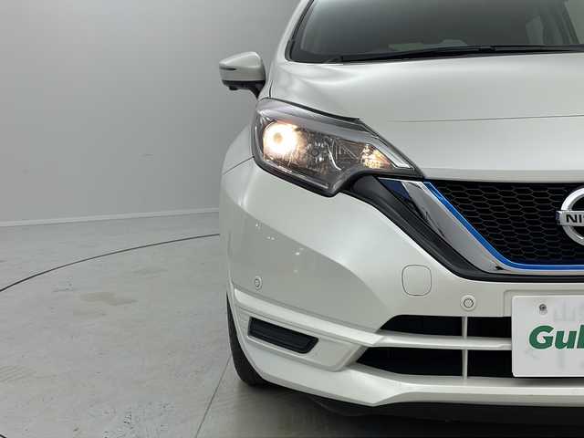 日産 ノート e－パワー X 茨城県 2018(平30)年 7.5万km ブリリアントホワイトパール デジタルインナーミラー　/純正ナビ　/全周囲カメラ　/フルセグＴＶ　/CD再生 /衝突被害軽減ブレーキ　/レーンキープアシスト　/コーナーセンサー　/ＥＴＣ /スマートキー /電格ミラー /純正フロアマット /禁煙車