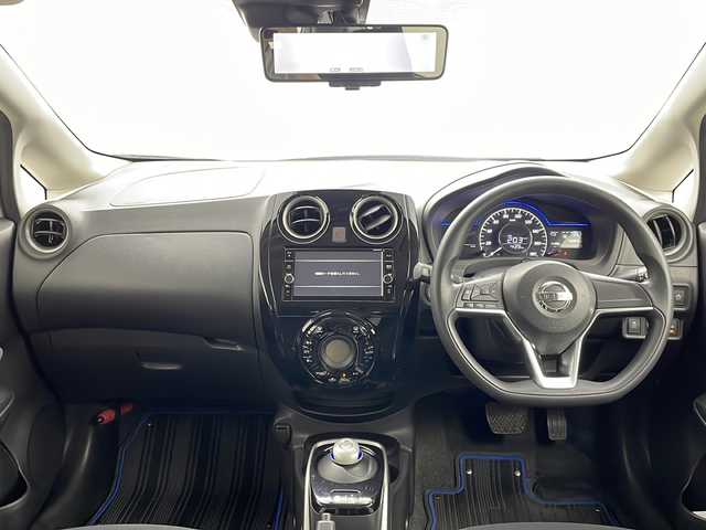 日産 ノート e－パワー X 茨城県 2018(平30)年 7.5万km ブリリアントホワイトパール デジタルインナーミラー　/純正ナビ　/全周囲カメラ　/フルセグＴＶ　/CD再生 /衝突被害軽減ブレーキ　/レーンキープアシスト　/コーナーセンサー　/ＥＴＣ /スマートキー /電格ミラー /純正フロアマット /禁煙車