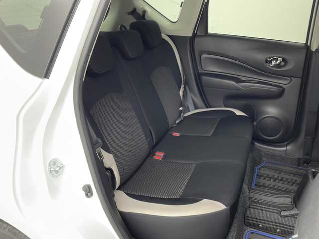 日産 ノート e－パワー X 茨城県 2018(平30)年 7.5万km ブリリアントホワイトパール デジタルインナーミラー　/純正ナビ　/全周囲カメラ　/フルセグＴＶ　/CD再生 /衝突被害軽減ブレーキ　/レーンキープアシスト　/コーナーセンサー　/ＥＴＣ /スマートキー /電格ミラー /純正フロアマット /禁煙車