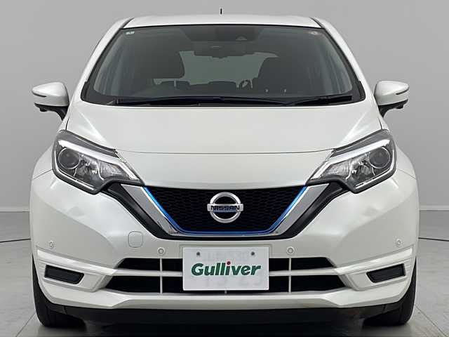 日産 ノート e－パワー X 茨城県 2018(平30)年 7.5万km ブリリアントホワイトパール デジタルインナーミラー　/純正ナビ　/全周囲カメラ　/フルセグＴＶ　/CD再生 /衝突被害軽減ブレーキ　/レーンキープアシスト　/コーナーセンサー　/ＥＴＣ /スマートキー /電格ミラー /純正フロアマット /禁煙車