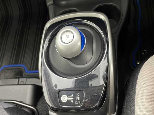 日産 ノート e－パワー X 茨城県 2018(平30)年 7.5万km ブリリアントホワイトパール デジタルインナーミラー　/純正ナビ　/全周囲カメラ　/フルセグＴＶ　/CD再生 /衝突被害軽減ブレーキ　/レーンキープアシスト　/コーナーセンサー　/ＥＴＣ /スマートキー /電格ミラー /純正フロアマット /禁煙車