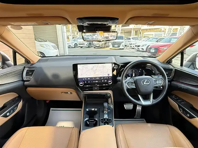 レクサス ＮＸ 250 バージョンL 香川県 2023(令5)年 2.3万km ソニッククォーツ ワンオーナー/パノラマルーフ/純正14インチナビ/フルセグテレビ/Bluetooth/USB端子/パノラミックビューモニター/ヘッドアップディスプレイ/ETC2.0/ドライブレコーダー/デジタルインナーミラー/ルーフレール/タンレザーシート/純正20インチアルミ/スマートキー/電動パーキングブレーキ/オートブレーキホールド/全席シートヒーター/三眼フルLEDヘッドランプ/フォグランプ/オートライト/Lexus Safety System/・プリクラッシュセーフティ/・緊急時操舵支援/・アダプティブハイビームシステム/ブラインドスポットモニター