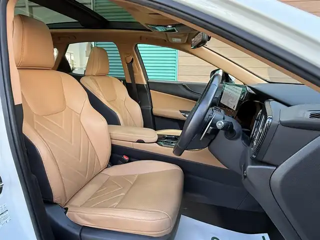 レクサス ＮＸ 250 バージョンL 香川県 2023(令5)年 2.3万km ソニッククォーツ ワンオーナー/パノラマルーフ/純正14インチナビ/フルセグテレビ/Bluetooth/USB端子/パノラミックビューモニター/ヘッドアップディスプレイ/ETC2.0/ドライブレコーダー/デジタルインナーミラー/ルーフレール/タンレザーシート/純正20インチアルミ/スマートキー/電動パーキングブレーキ/オートブレーキホールド/全席シートヒーター/三眼フルLEDヘッドランプ/フォグランプ/オートライト/Lexus Safety System/・プリクラッシュセーフティ/・緊急時操舵支援/・アダプティブハイビームシステム/ブラインドスポットモニター