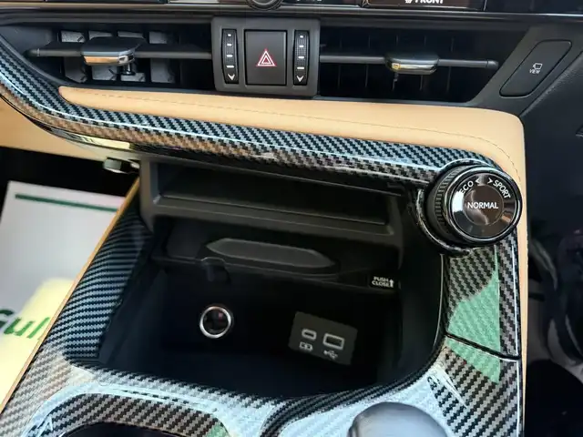 レクサス ＮＸ 250 バージョンL 香川県 2023(令5)年 2.3万km ソニッククォーツ ワンオーナー/パノラマルーフ/純正14インチナビ/フルセグテレビ/Bluetooth/USB端子/パノラミックビューモニター/ヘッドアップディスプレイ/ETC2.0/ドライブレコーダー/デジタルインナーミラー/ルーフレール/タンレザーシート/純正20インチアルミ/スマートキー/電動パーキングブレーキ/オートブレーキホールド/全席シートヒーター/三眼フルLEDヘッドランプ/フォグランプ/オートライト/Lexus Safety System/・プリクラッシュセーフティ/・緊急時操舵支援/・アダプティブハイビームシステム/ブラインドスポットモニター