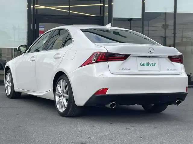 レクサス ＩＳ 200t 茨城県 2016(平28)年 4.2万km ソニッククォーツ 純正ナビ/【FM・AM・CD・BD・SD・TV・BT】/ETC/Bカメラ/パワーシートD＋N席/純正アルミホイール/純正フロアマット/純正LEDライト/オートライト