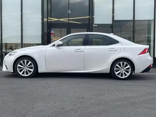 レクサス ＩＳ 200t 茨城県 2016(平28)年 4.2万km ソニッククォーツ 純正ナビ/【FM・AM・CD・BD・SD・TV・BT】/ETC/Bカメラ/パワーシートD＋N席/純正アルミホイール/純正フロアマット/純正LEDライト/オートライト