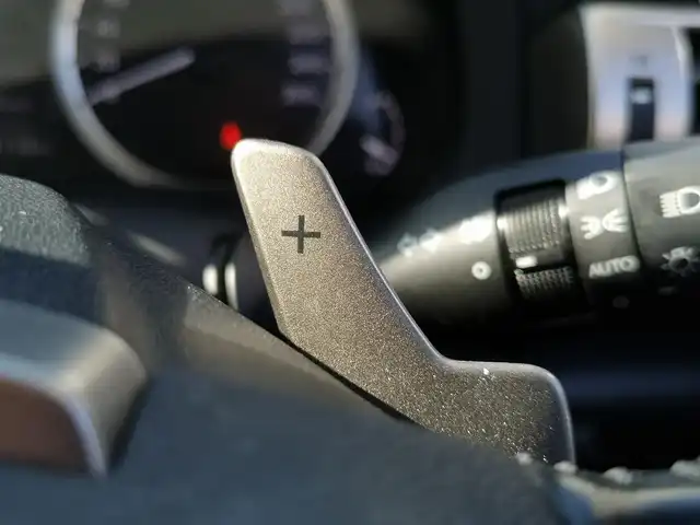 レクサス ＩＳ 200t 茨城県 2016(平28)年 4.2万km ソニッククォーツ 純正ナビ/【FM・AM・CD・BD・SD・TV・BT】/ETC/Bカメラ/パワーシートD＋N席/純正アルミホイール/純正フロアマット/純正LEDライト/オートライト