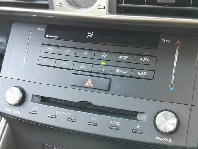 レクサス ＩＳ 200t 茨城県 2016(平28)年 4.2万km ソニッククォーツ 純正ナビ/【FM・AM・CD・BD・SD・TV・BT】/ETC/Bカメラ/パワーシートD＋N席/純正アルミホイール/純正フロアマット/純正LEDライト/オートライト