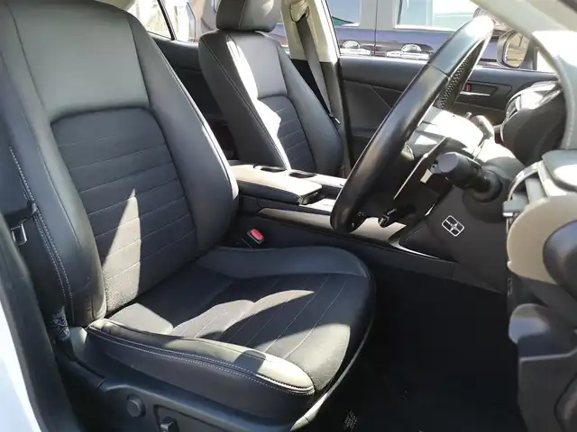 レクサス ＩＳ 200t 茨城県 2016(平28)年 4.2万km ソニッククォーツ 純正ナビ/【FM・AM・CD・BD・SD・TV・BT】/ETC/Bカメラ/パワーシートD＋N席/純正アルミホイール/純正フロアマット/純正LEDライト/オートライト