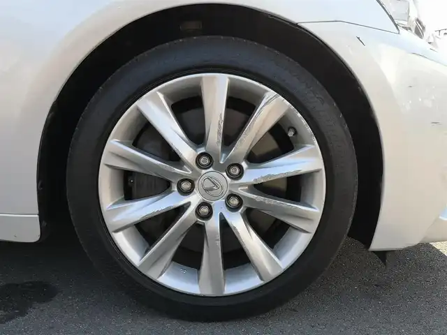 レクサス ＩＳ 200t 茨城県 2016(平28)年 4.2万km ソニッククォーツ 純正ナビ/【FM・AM・CD・BD・SD・TV・BT】/ETC/Bカメラ/パワーシートD＋N席/純正アルミホイール/純正フロアマット/純正LEDライト/オートライト