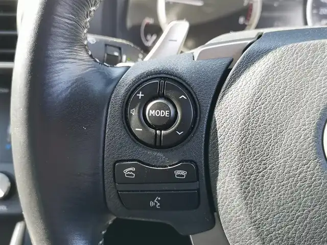 レクサス ＩＳ 200t 茨城県 2016(平28)年 4.2万km ソニッククォーツ 純正ナビ/【FM・AM・CD・BD・SD・TV・BT】/ETC/Bカメラ/パワーシートD＋N席/純正アルミホイール/純正フロアマット/純正LEDライト/オートライト