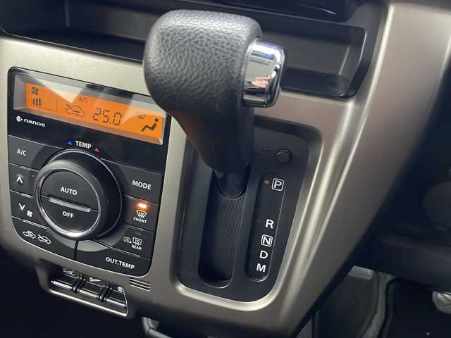 スズキ ハスラー Jスタイル Ⅲ ターボ 秋田県 2018(平30)年 6.3万km ブレイブカーキパール/スチールシルバー 4WD/社外ナビ　/フルセグTV/AM/FM/CD/DVD/Bluetooth/バックカメラ　/デュアルカメラブレーキサポート　/クルーズコントロール　/パドルシフト　/レーンキープアシスト　/横滑り防止装置/ダウンヒルアシストコントロール/アイドリングストップ/前席シートヒーター　/ビルトインETC/HIDヘッドライト/ハーフレザーシート/フォグランプ　/スマートキー/スペアキー/純正フロアマット/純正アルミホイール