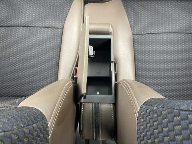 スズキ ハスラー Jスタイル Ⅲ ターボ 秋田県 2018(平30)年 6.3万km ブレイブカーキパール/スチールシルバー 4WD/社外ナビ　/フルセグTV/AM/FM/CD/DVD/Bluetooth/バックカメラ　/デュアルカメラブレーキサポート　/クルーズコントロール　/パドルシフト　/レーンキープアシスト　/横滑り防止装置/ダウンヒルアシストコントロール/アイドリングストップ/前席シートヒーター　/ビルトインETC/HIDヘッドライト/ハーフレザーシート/フォグランプ　/スマートキー/スペアキー/純正フロアマット/純正アルミホイール