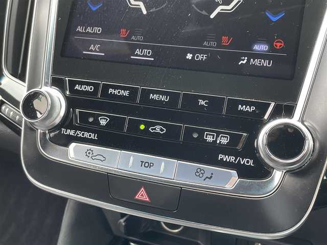 トヨタ クラウン ハイブリッド RS アドバンス 島根県 2018(平30)年 8.4万km ホワイトパールクリスタルシャイン ワンオーナー/TOMSエアロ/純正8インチナビ/CD/DVD/DTV/Bluetooth/USB/バックカメラ/・トヨタセーフティセンス/・衝突軽減システム/・衝突軽減ブレーキ/・車線逸脱抑制機能/・車線逸脱警報/・コーナーセンサー/・ロードサインアシスト/・発進お知らせ機能/・ふらつき警報/・パーキングサポートブレーキ/・標識認識機能/・緊急時蛇行支援/・後方車両接近告知/ブラインドスポットモニター/ハーフレザー調シート/パワーシート/シートヒーター /メモリーシート /ステアリングスイッチ/レーダークルーズコントロール/電子パーキングブレーキ/ブレーキホールド/LEDオートライト/ヘッドアップディスプレイ/パドルシフト